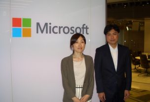 Ms.Ieda and Mr.Inoue in front of Microsoft entrance